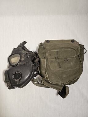 US Gas Mask M17 A1 LARGE Mask With Original Nylon Carry Bag